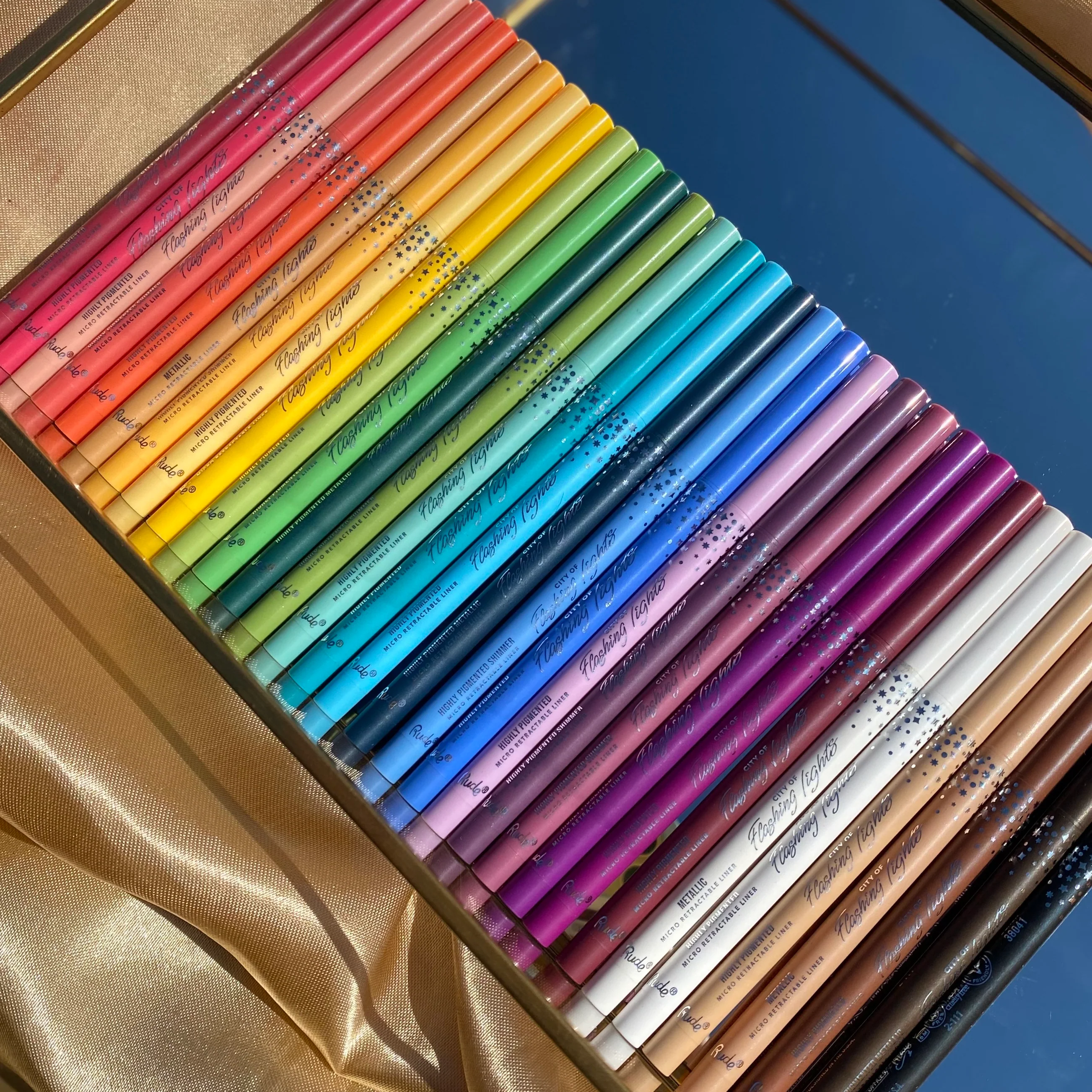 City of Flashing Lights Micro Retractable Liner Collection - Image 5