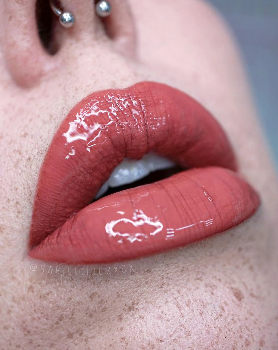 Honey Glazed Shine Lip Color - Image 15