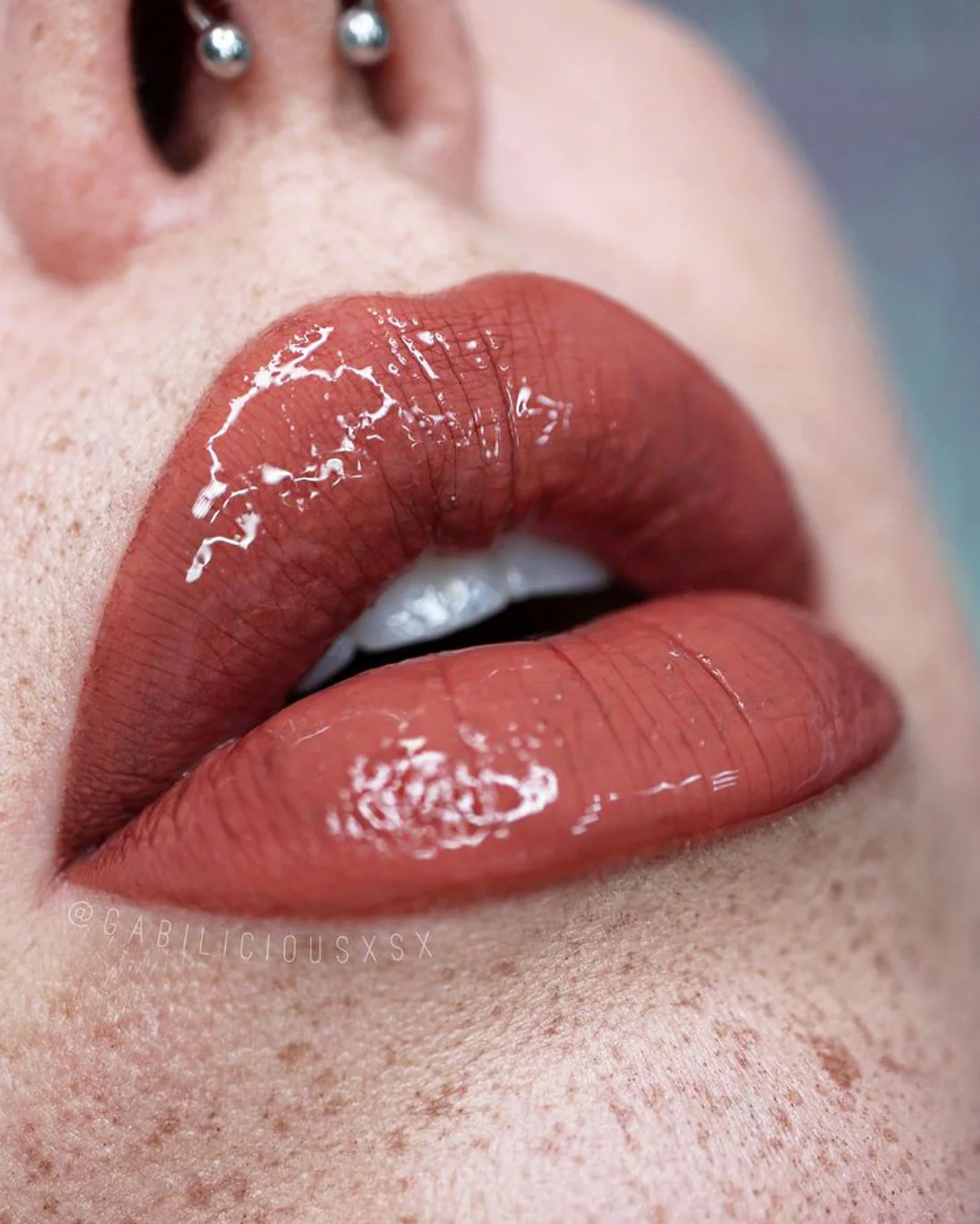 Honey Glazed Shine Lip Color - Image 19