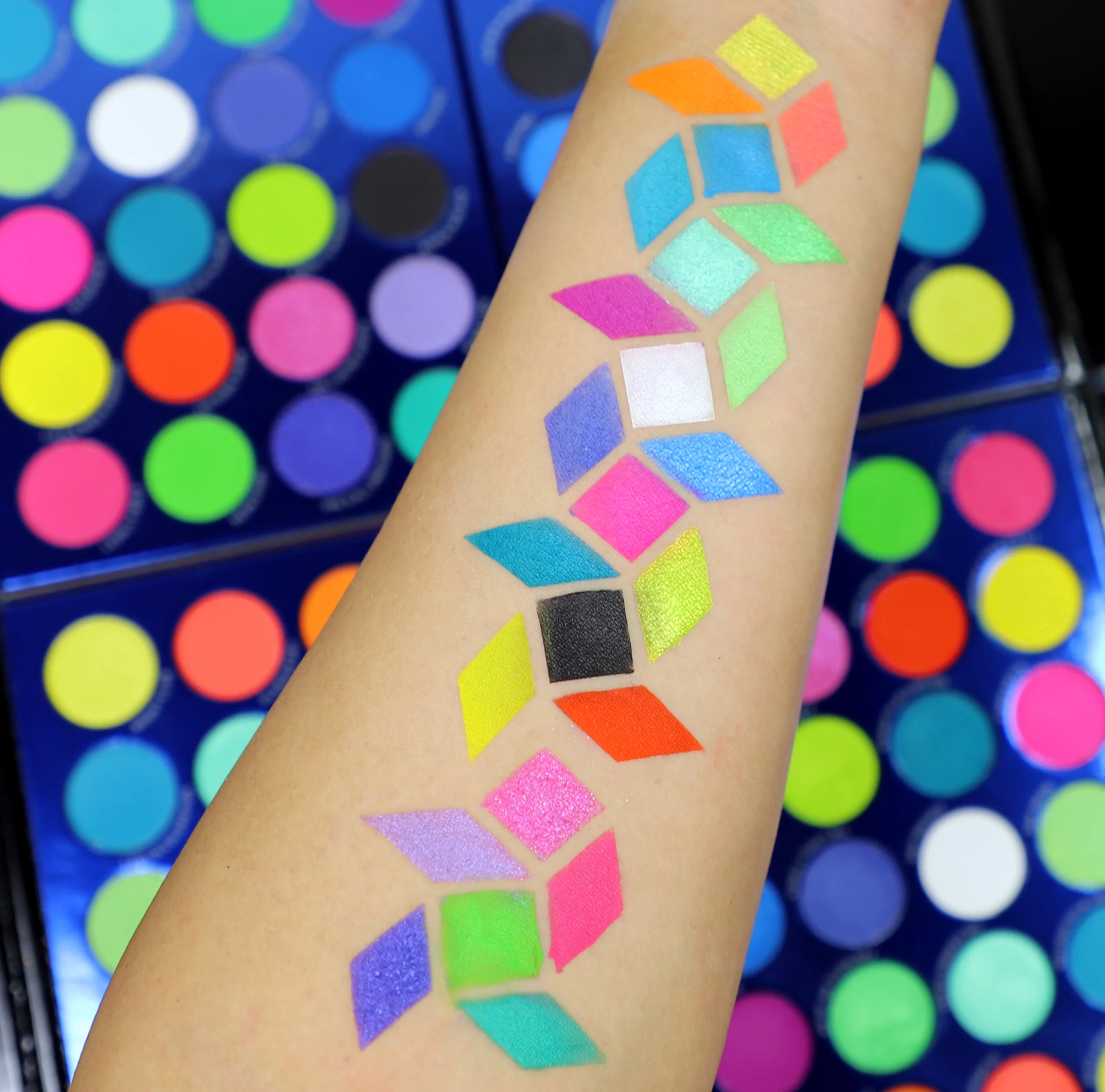 City of Neon Lights - 24 Vibrant Pigment & Eyeshadow Palette - Image 3